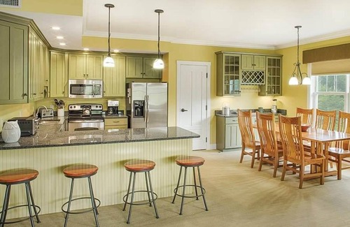 Jeffersonville Condo | 4BR Presidential Condo – Smugglers’ Notch Fun!
