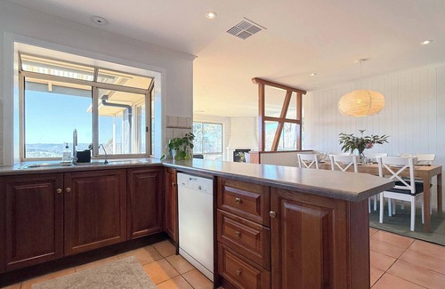Clarendon House | 4BR Retreat Near McLaren Vale Wineries Adelaide