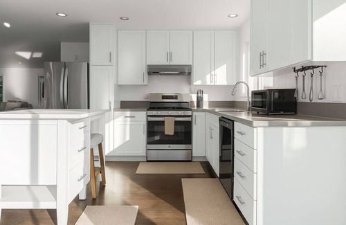 Tamalpais-Homestead Valley House | 4BR Retreat near Muir Woods w/ Hot Tub & Views