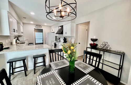 Universal City House | 4BR Universal City Retreat Military & Corporate Housing Wi-Fi