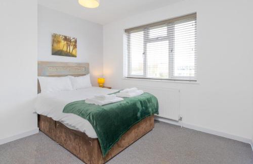 Wyken House | 4BR with Private Parking