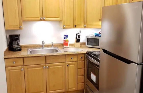 Bearss Plaza House | 4k TV's, Soft Mattress, Remodeled, Moffitt, USF