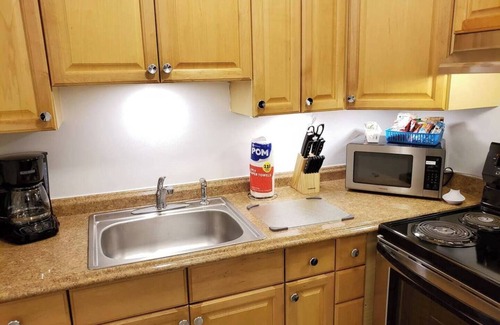 Bearss Plaza House | 4k TV's, Soft Mattress, Remodeled, Moffitt, USF
