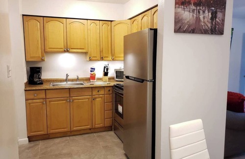 Bearss Plaza House | 4k TV's, Soft Mattress, Remodeled, Moffitt, USF