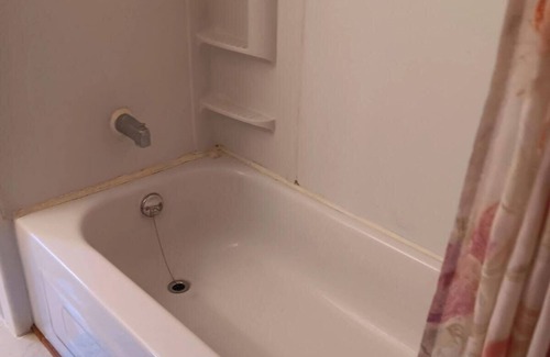 Tappen Hotel | 4km off Highway 1, just west of Shuswap Lake, with beautiful mountain view