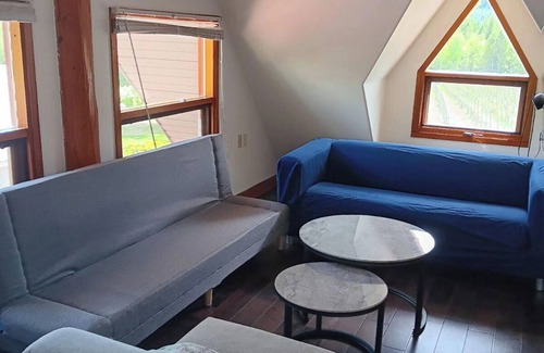 Tappen Hotel | 4km off Highway 1, just west of Shuswap Lake, with beautiful mountain view