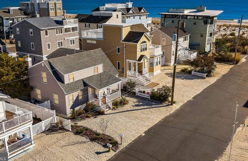 North Beach Haven House | 4th in from Beach- multiple week discounts