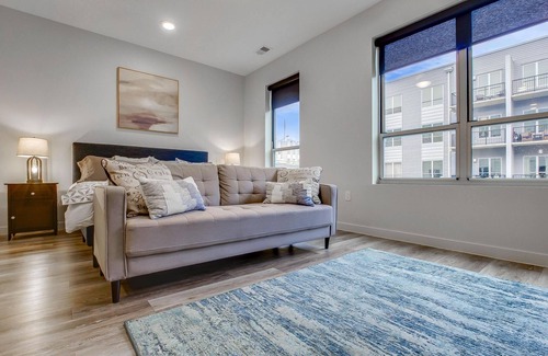 Downtown Louisville Apartment | 4th Street Suites - Deluxe King Bed Suite w/ Pool ❤ FREE PARKING