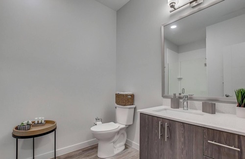 Downtown Louisville Apartment | 4th Street Suites - Deluxe King Bed Suite w/ Pool ❤ FREE PARKING