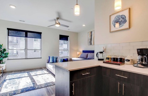 Downtown Louisville Apartment | 4th Street Suites - Extravagant King Bed Suite