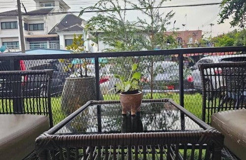 Thung Song Hong Apartment | 4thFL Room Lantern Suites DMK with Maid Service