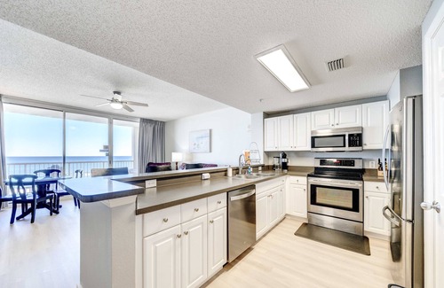Long Beach Condo | 5%-10% off weekly:Majestic Condo W RESERVED PARKING and free beach chairs T1-305
