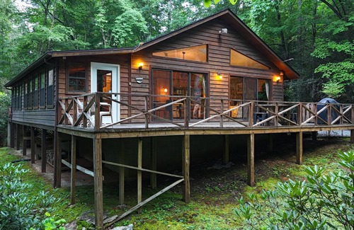 Indian Rock Springs Cabin | 5.5 Acre Creek Front ~ Hi Speed Internet/ROKU TV