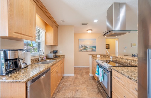 Clearwater House | 5.6 mi to Honeymoon Isle 5 beaches, also dog beach Super dog park 3.8 mi