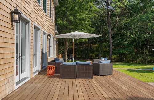 East Hampton House | 5 acre 6 bdrm Estate; large pool and hot tub between Sag Harbor and East Hampton