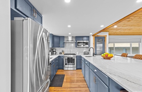 Post Falls Cabin | 5 ACRE CABIN above RIVER + DOWNTOWN. PRIVATE-VIEWS-NEWLY RENOVATED