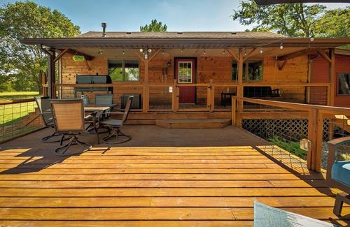 Wolf Creek Cottage | 5 acre Paradise-Shawnee Wine Trail, Pool, Pond, Firepit, Pet Friendly