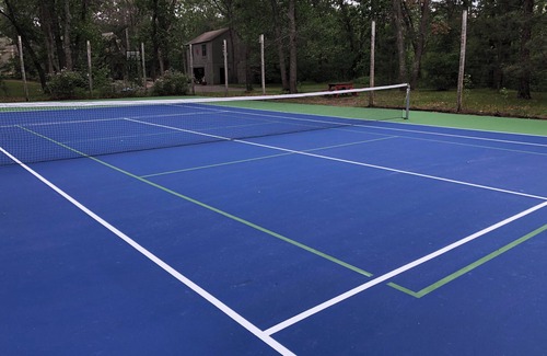 Brainerd House | 5 Acre property. Private TENNIS and PICKLEBALL COURT. Sandy Beach, Good Fishing.