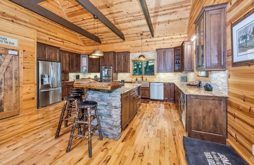 Lansing Cabin | 5 Acres to Roam | Stocked Game Room + Wet Bar | Our Place to Paws