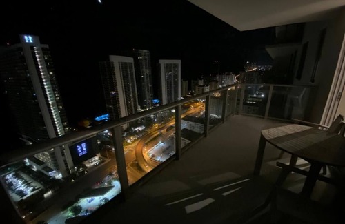 Hallandale Beach Condo | 5 🏙AMENITIES + LUXURY CONDO IN THE SKY