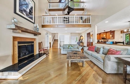 Huddleston House | 5 Bathrooms, 2 Flex Rooms, 3 Bathrooms! Sandy Beach, Pet Friendly, Hot Tub, Fire Pit & Wifi! Come V