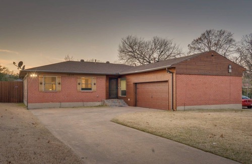 Dallas House | 5-BD/3-BA in the Heart of Dallas w/Pool & Hot Tub