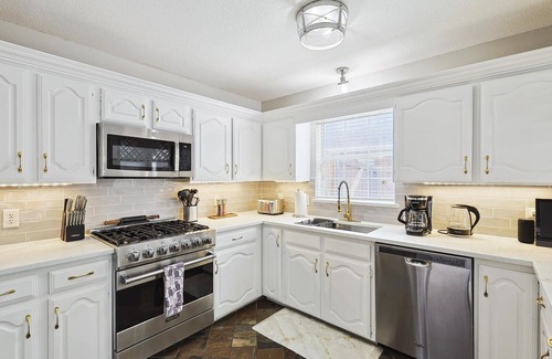 Flower Mound House | 5-BD,3-BA Serene Retreat in Heart of Flower Mound