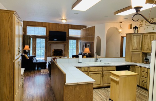 Woodland Park House | 5 bd 4 bth, AC, fireplace, hikes, waterfalls, salt water hot tub, walk to town!