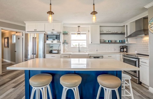 Galveston House | 5 Bdr./3 bath Remodeled in 2020 West Galveston Beachfront house. Sleeps 14.
