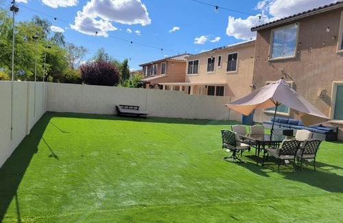 North Las Vegas House | 5 bed 3.5 baths