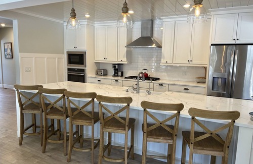 Greilickville House | 5 bed 3 bath - 10 beds - In town Traverse City with heated Pool on Cedar Lake!