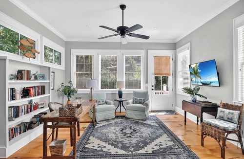 King City House | 5 bed/4.5 bath beach cottage - Walking distance to St Simons Pier & Village!