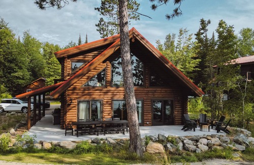 Cook Cabin | 5-bed 5.5 bath cabin on LAKE VERMILION with AC, WiFi, Beach, Sauna, Pickle Ball
