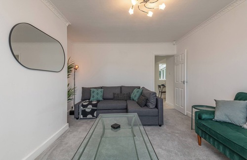 Chapeltown House | 5 bed House, 11 Minutes from Leeds city centre.nHome from home.