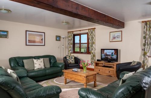 Llyswen House | 5 Bed in Hay on Wye BN358