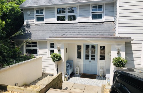 Poole House | 5 Bed New England style Home five minutes from Sandbanks Beach + The New Forest