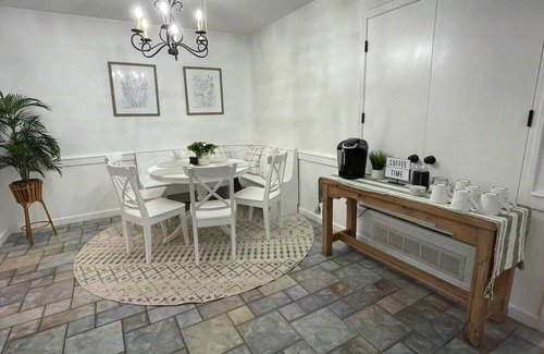 Amarillo House | 5 Bed Sleeps 11 - 3brm 2 bath, garage
