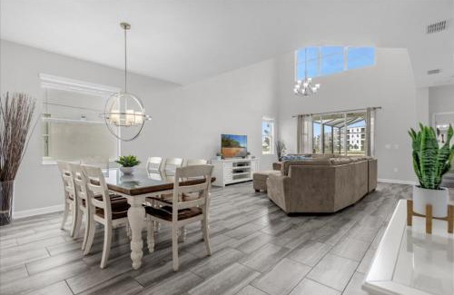 Kissimmee House | 5 Bedroom 5 Bathroom Storey Lake 4735Kc