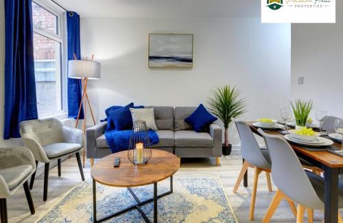Coventry Apartment | 5 Bedroom - 5 Ensuite Bathrooms, Sleeps 10, Close to Coventry City Centre, with Free Wi-Fi, Spacious Kitchen, Free Parking and Garden - 56HRC
