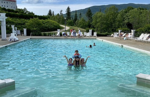 Bretton Woods House | 5 Bedroom Bretton Woods Townhome 1 gig Wi-Fi Next Door to Mt Washington Resort
