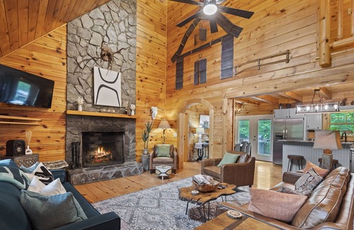 Waynesville Cabin | 5-bedroom cabin 15 minutes from Great Smoky Mountains National Park
