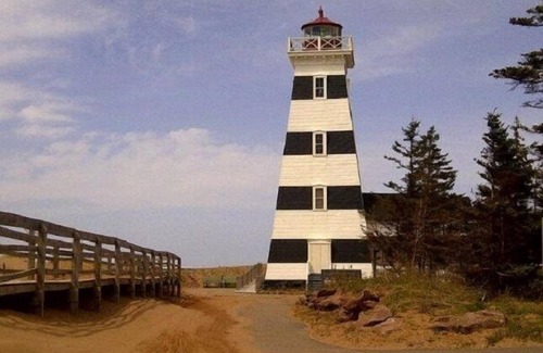 West Point Cottage | 5 bedroom cottage - sleeps 10, near the beach - West point PEI