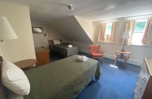Poland Cottage | 5 Bedroom Cottage at the 500 acre Poland Spring Resort with lots of onsite activities!
