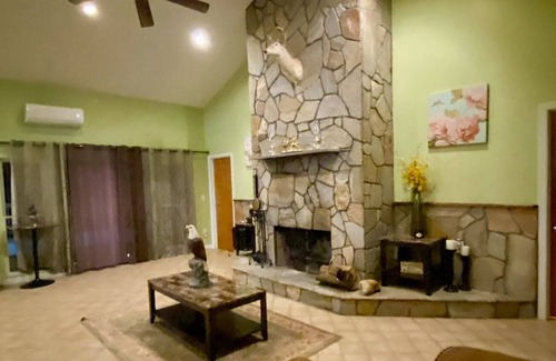 Town of Sharon House | 5 Bedroom Country Home Experience!