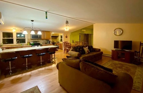 Town of Sharon House | 5 Bedroom Country Home Experience!