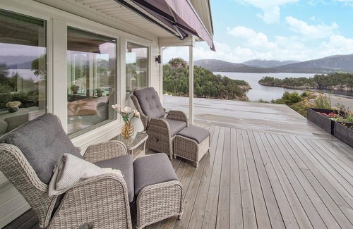 Sveio House | 5 bedroom cozy home in Valevåg