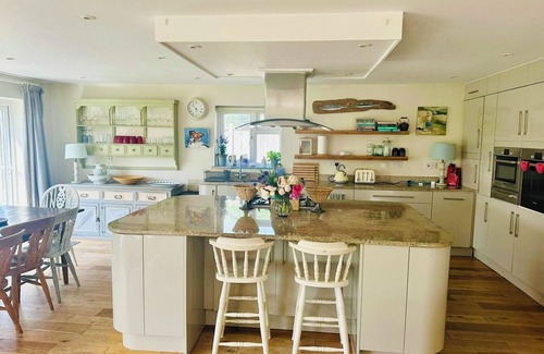 East Wittering House | 5 bedroom family friendly Beach House, close to beach and village.