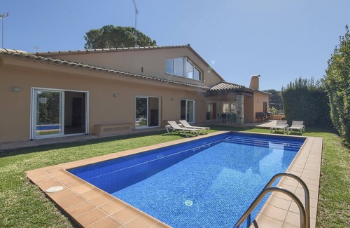 Begur Ski Chalet | 5 bedroom house in Begur with private pool and garden (Ref.H53)