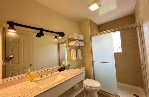 Hays House | 5-bedroom house in Hays with AC, WiFi