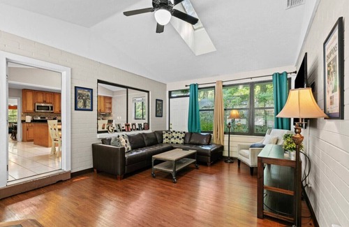 Gainesville House | 5 Bedroom House Walking Distance to UF/Swamp